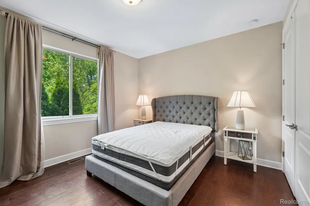 47566 Alpine Drive Novi City MI 48374