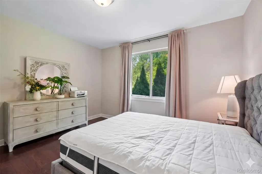 47566 Alpine Drive Novi City MI 48374
