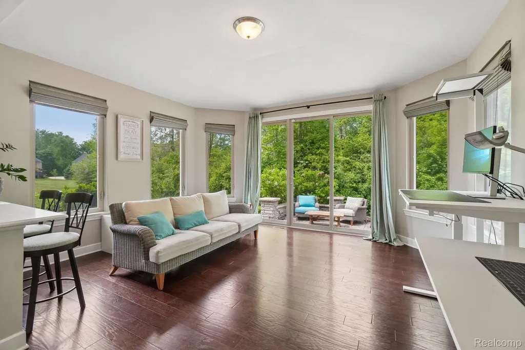 47566 Alpine Drive Novi City MI 48374