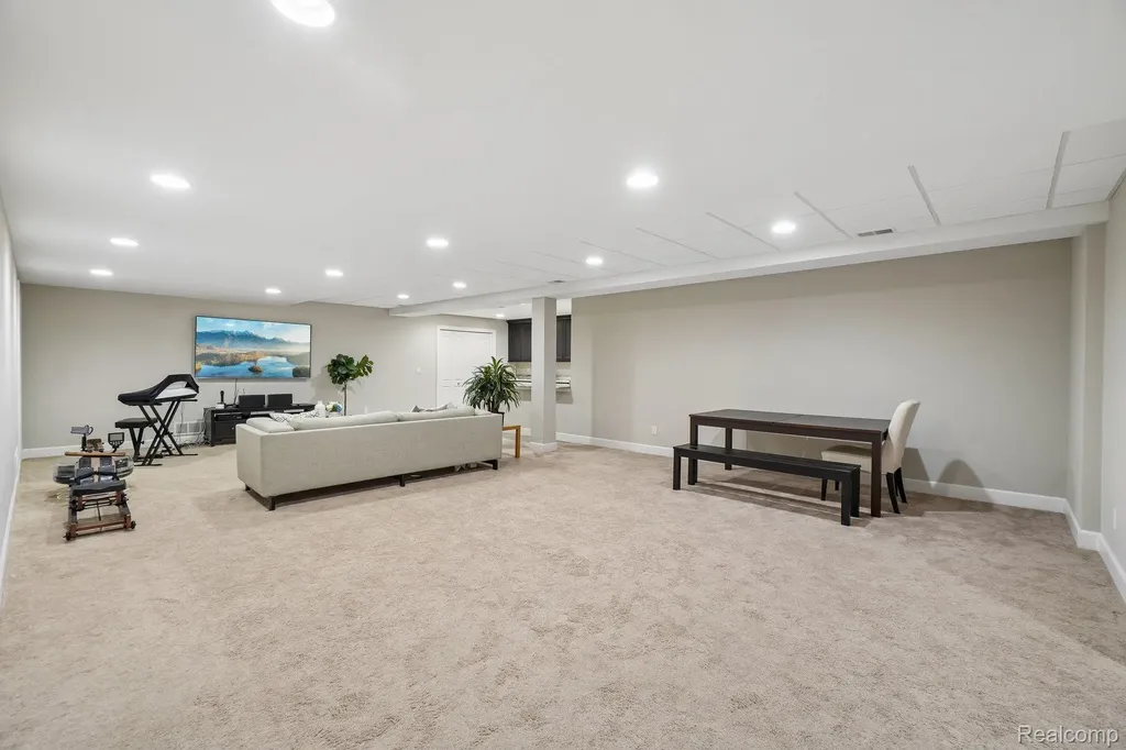 47566 Alpine Drive Novi City MI 48374