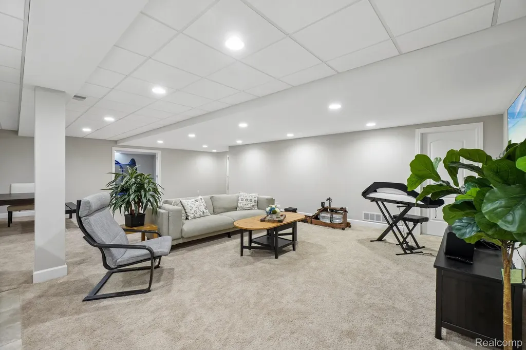 47566 Alpine Drive Novi City MI 48374