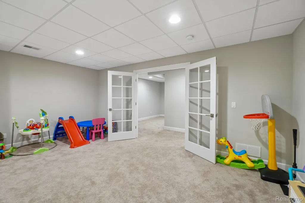 47566 Alpine Drive Novi City MI 48374