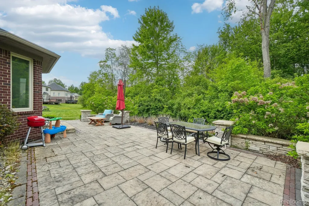 47566 Alpine Drive Novi City MI 48374