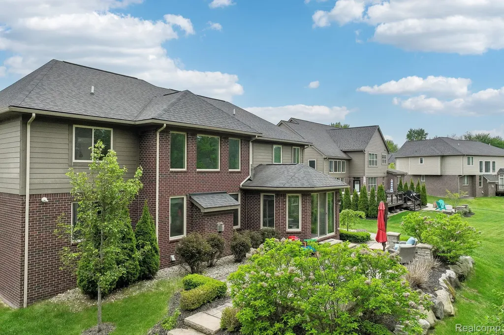 47566 Alpine Drive Novi City MI 48374