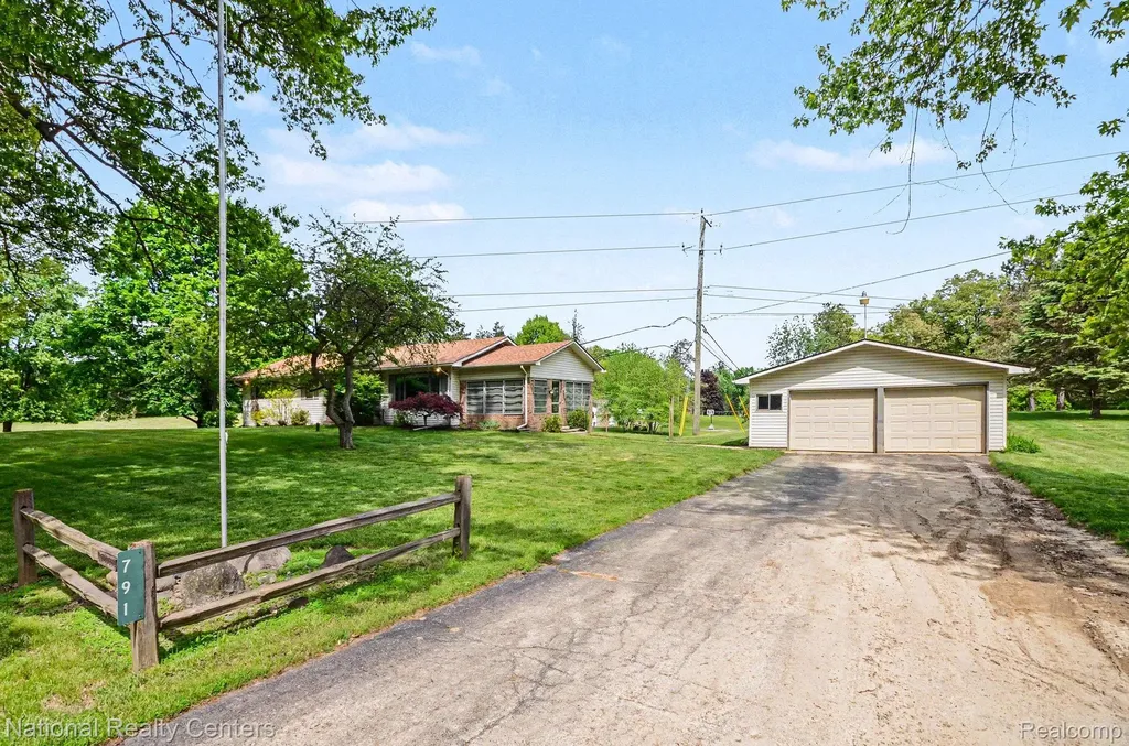 791 Kline Road Oakland Charter Township MI 48363