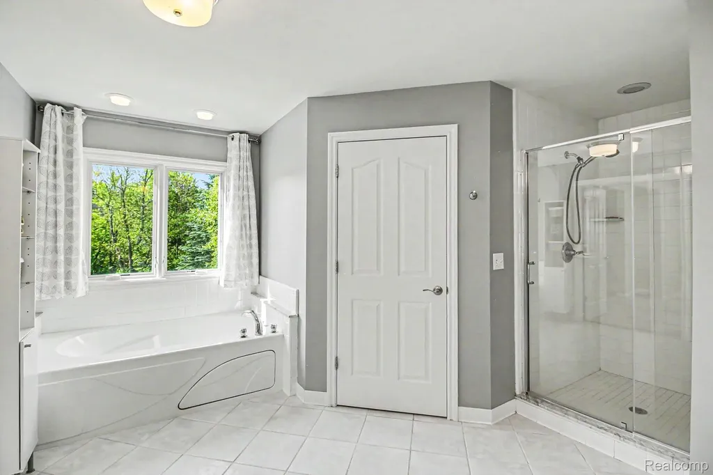 9367 Wildflower Way Springfield Charter Township MI 48350