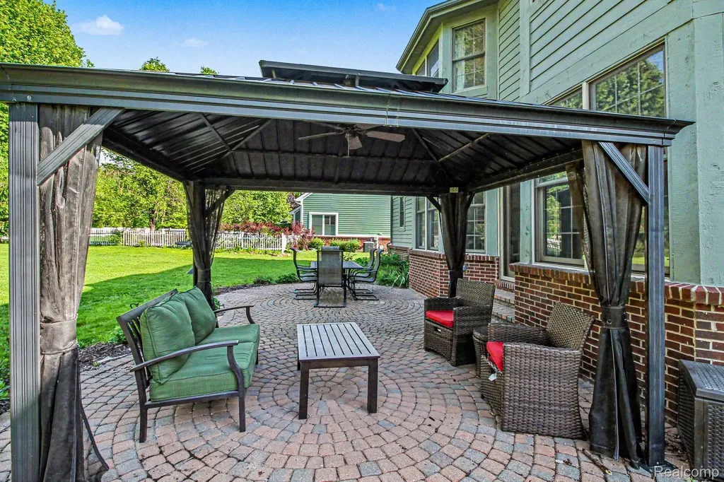 9367 Wildflower Way Springfield Charter Township MI 48350