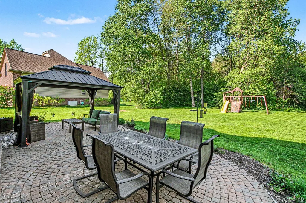 9367 Wildflower Way Springfield Charter Township MI 48350