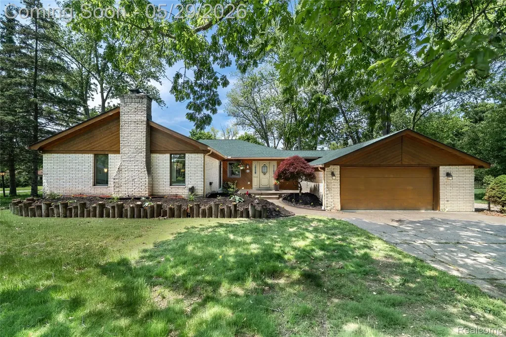 7806 Circle Boulevard West Bloomfield Charter Township MI 48323