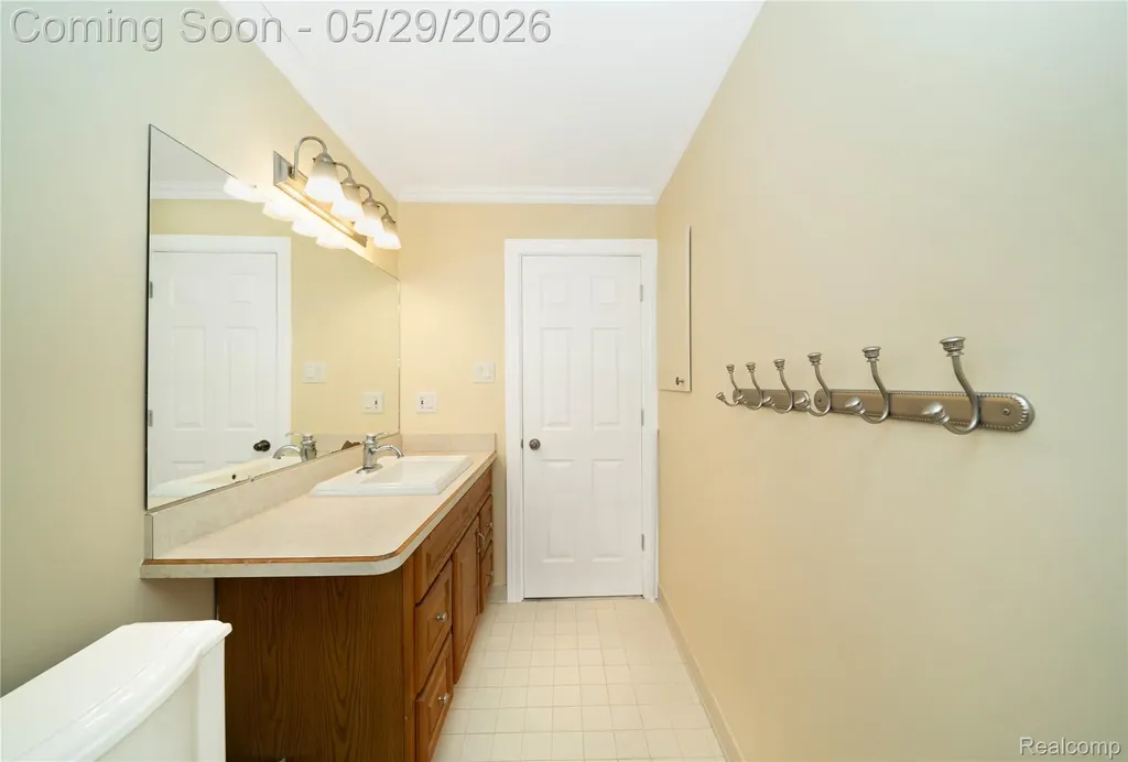 7806 Circle Boulevard West Bloomfield Charter Township MI 48323