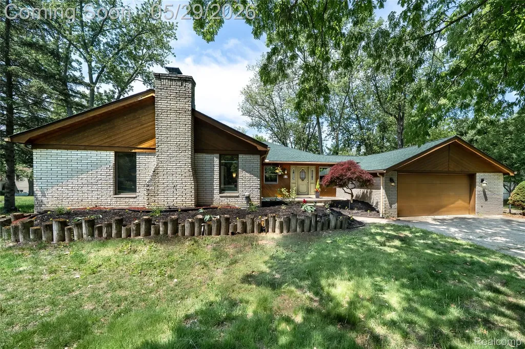 7806 Circle Boulevard West Bloomfield Charter Township MI 48323