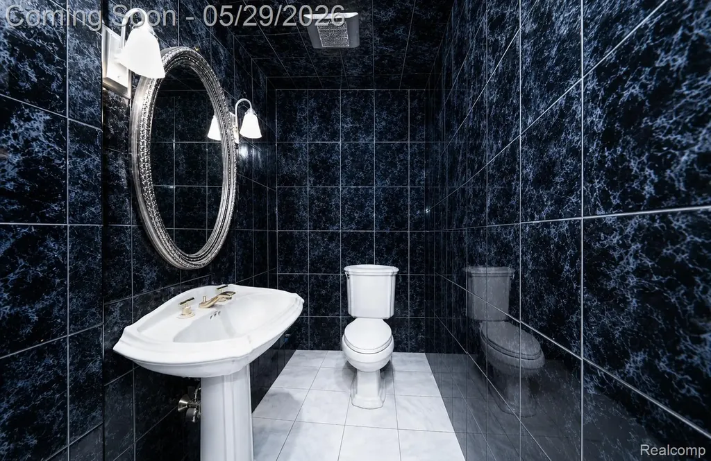 7806 Circle Boulevard West Bloomfield Charter Township MI 48323