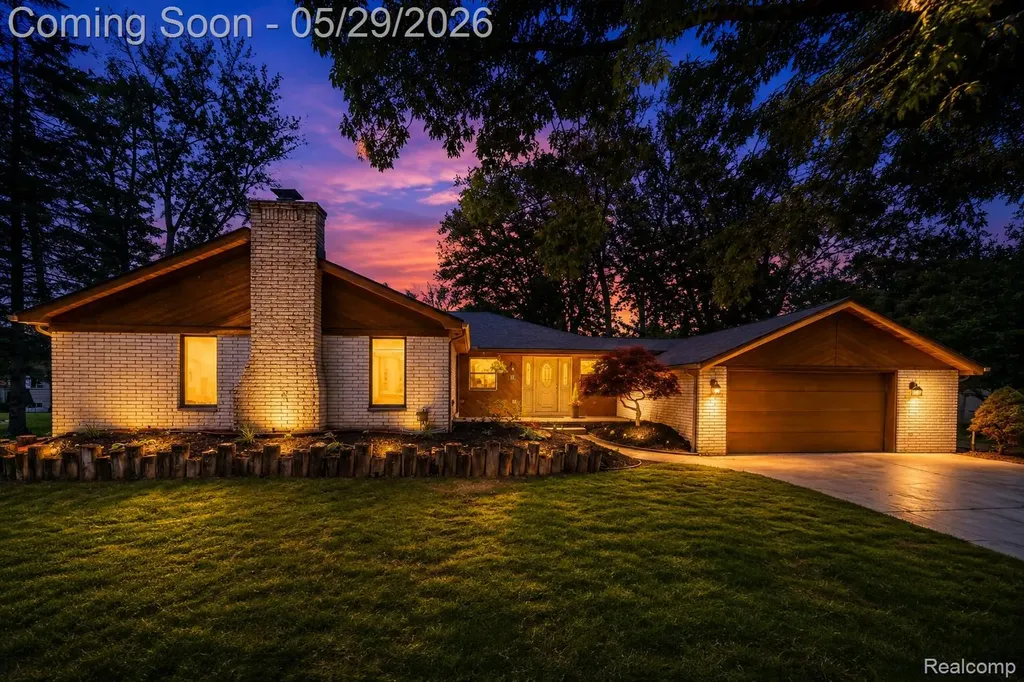 7806 Circle Boulevard West Bloomfield Charter Township MI 48323