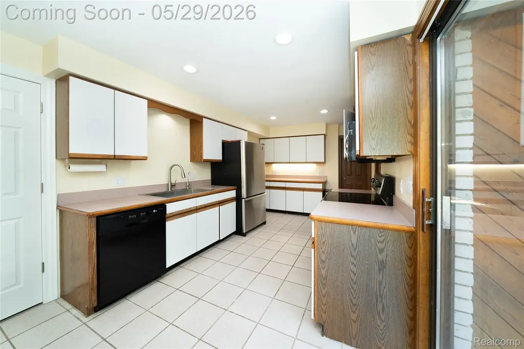 7806 Circle Boulevard West Bloomfield Charter Township MI 48323
