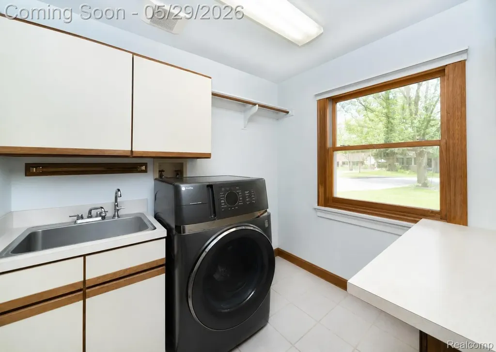 7806 Circle Boulevard West Bloomfield Charter Township MI 48323