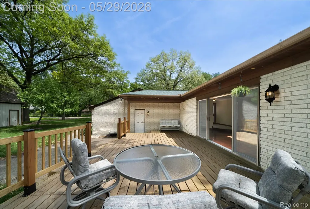 7806 Circle Boulevard West Bloomfield Charter Township MI 48323