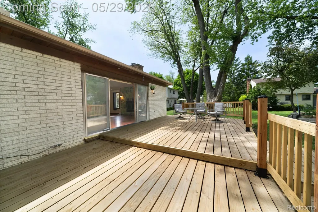 7806 Circle Boulevard West Bloomfield Charter Township MI 48323