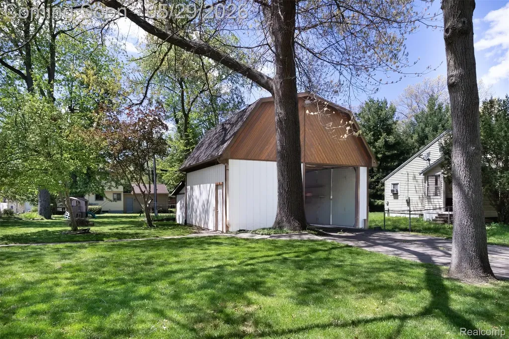 7806 Circle Boulevard West Bloomfield Charter Township MI 48323