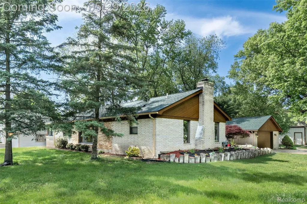 7806 Circle Boulevard West Bloomfield Charter Township MI 48323