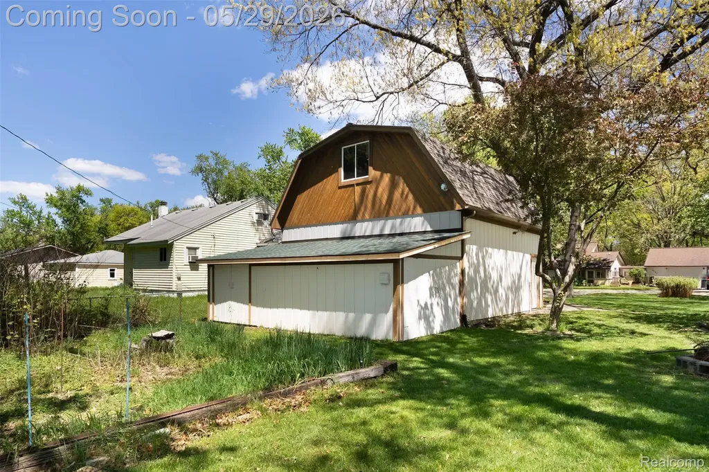 7806 Circle Boulevard West Bloomfield Charter Township MI 48323