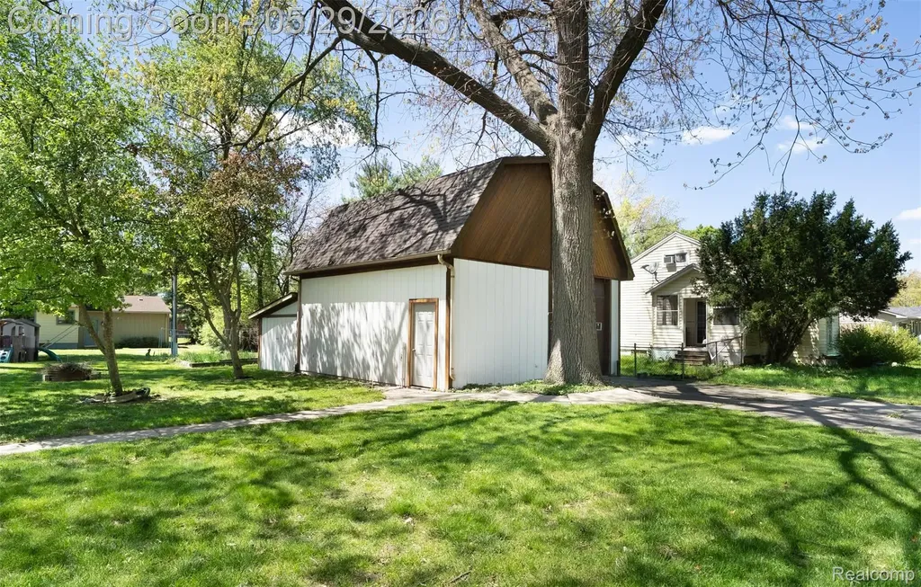 7806 Circle Boulevard West Bloomfield Charter Township MI 48323