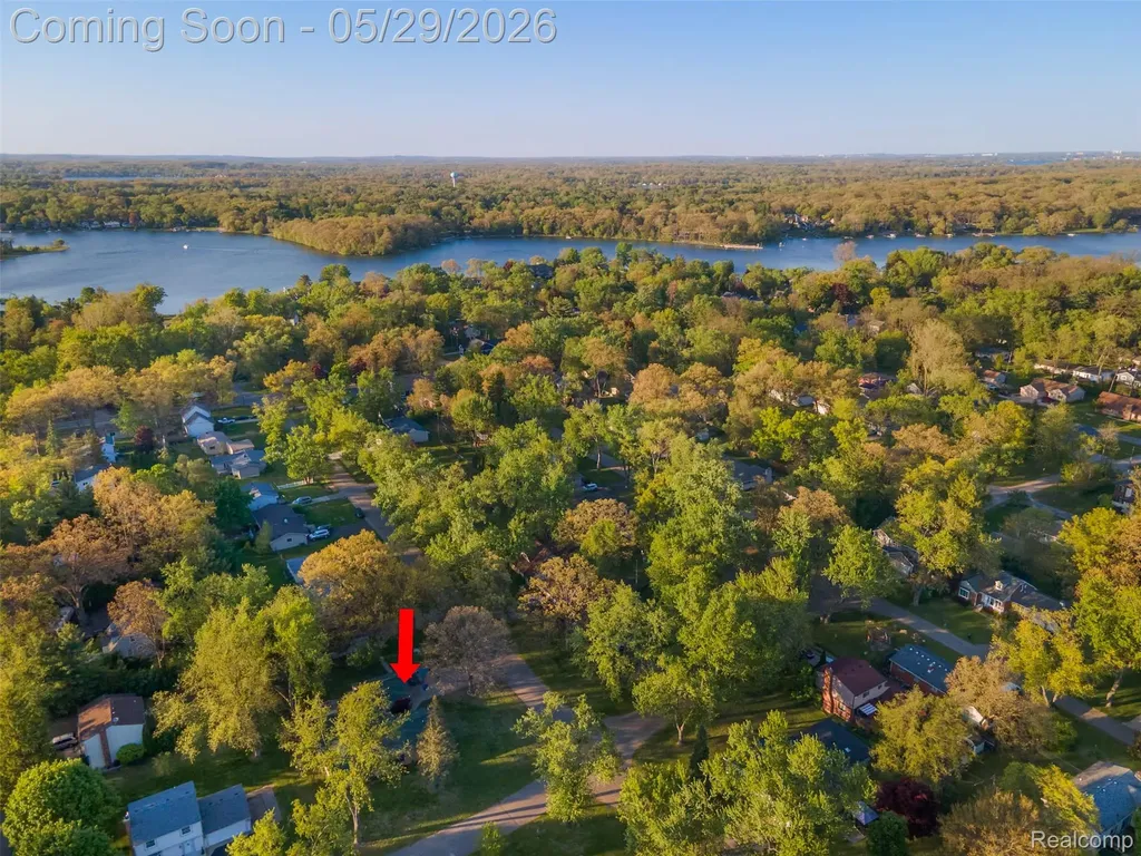 7806 Circle Boulevard West Bloomfield Charter Township MI 48323