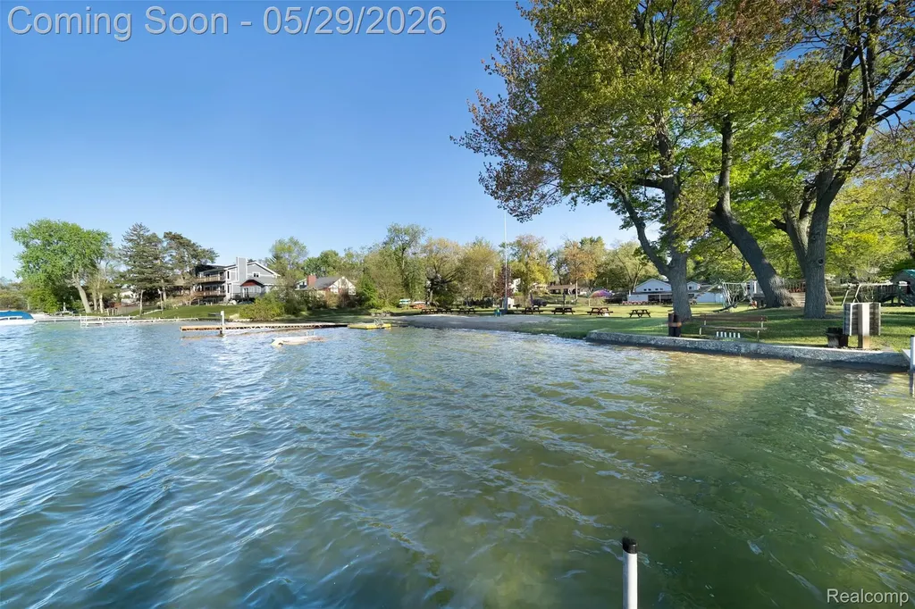 7806 Circle Boulevard West Bloomfield Charter Township MI 48323
