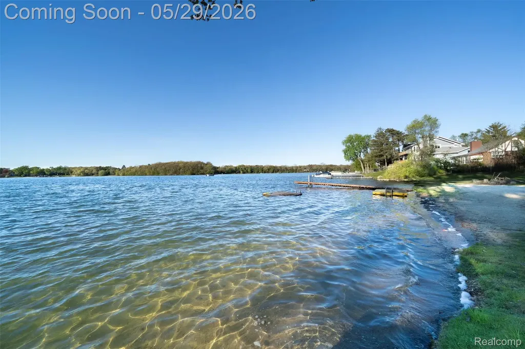 7806 Circle Boulevard West Bloomfield Charter Township MI 48323