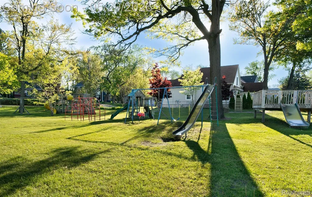 7806 Circle Boulevard West Bloomfield Charter Township MI 48323
