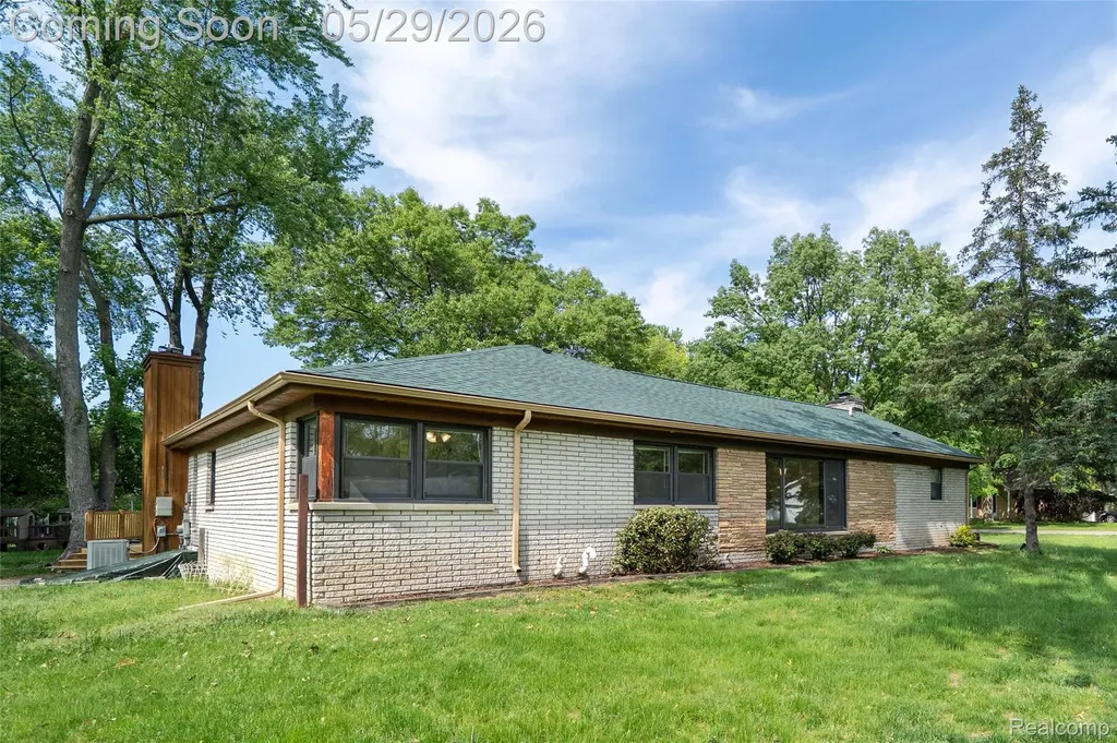 7806 Circle Boulevard West Bloomfield Charter Township MI 48323