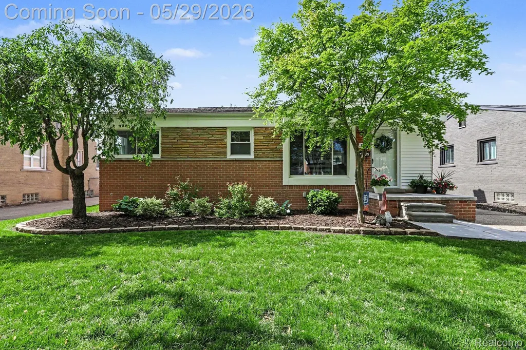 332 E Parker Avenue Madison Heights City MI 48071