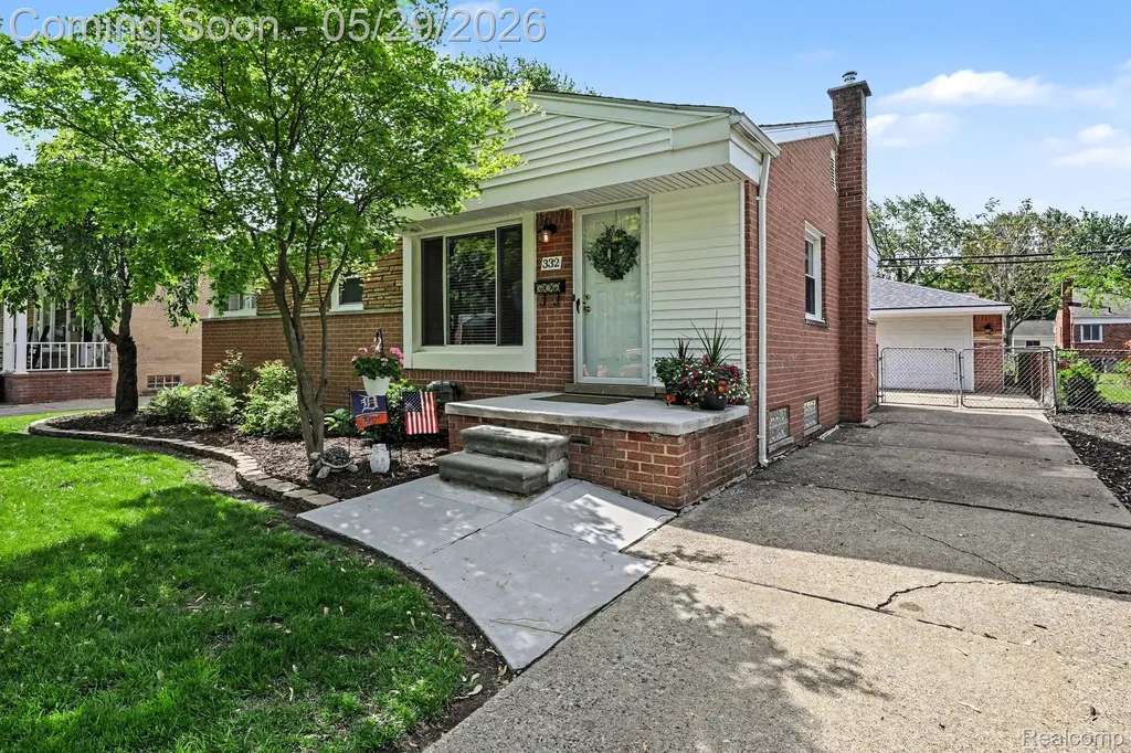 332 E Parker Avenue Madison Heights City MI 48071