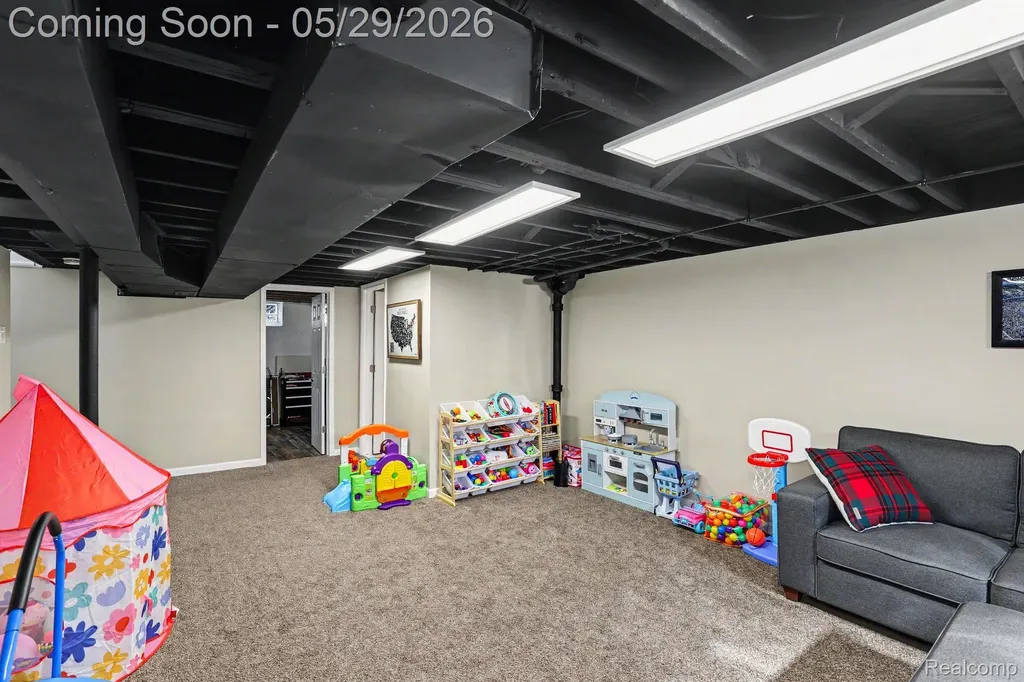 332 E Parker Avenue Madison Heights City MI 48071