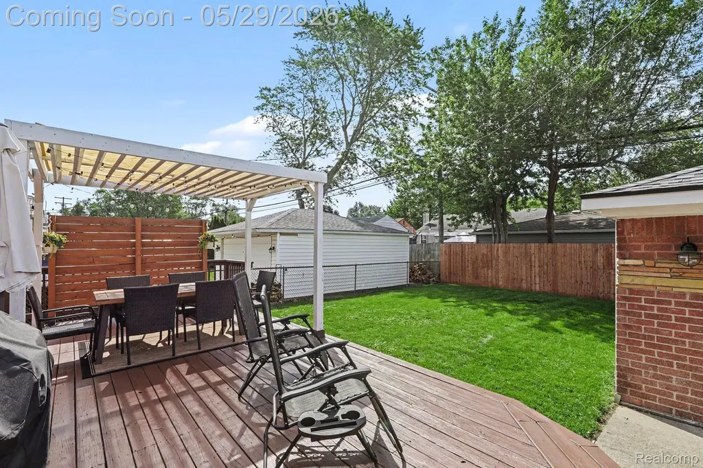 332 E Parker Avenue Madison Heights City MI 48071