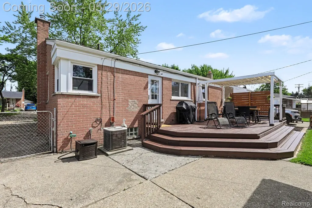 332 E Parker Avenue Madison Heights City MI 48071