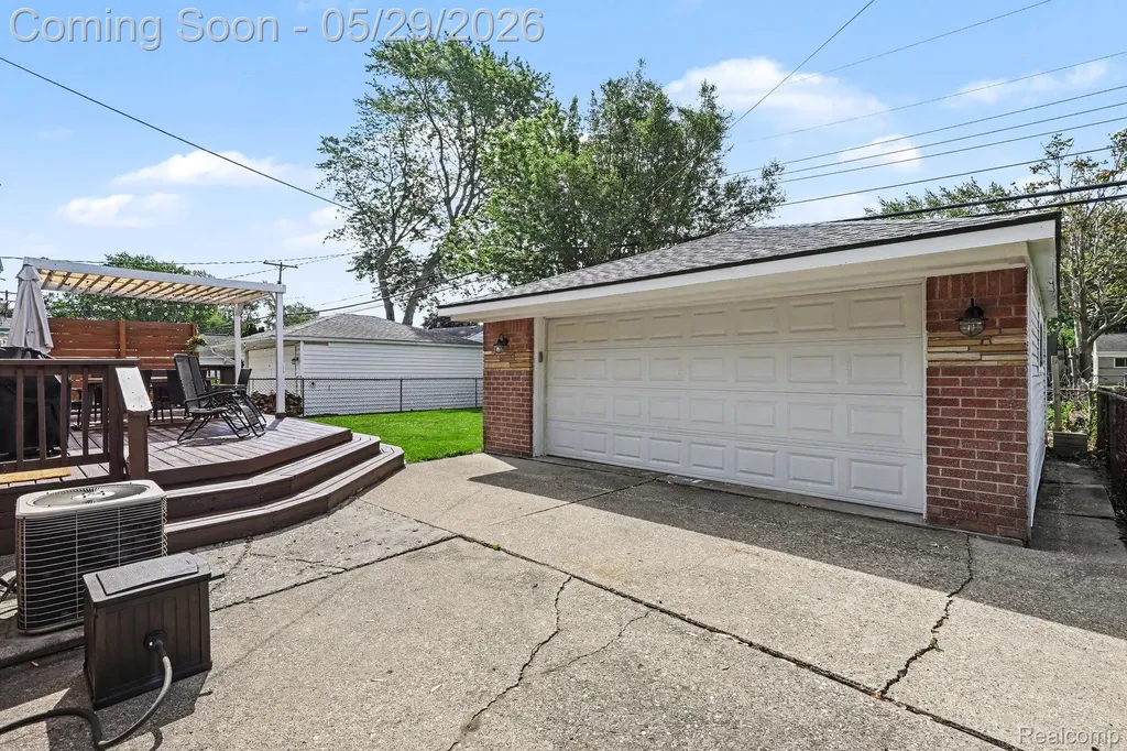 332 E Parker Avenue Madison Heights City MI 48071
