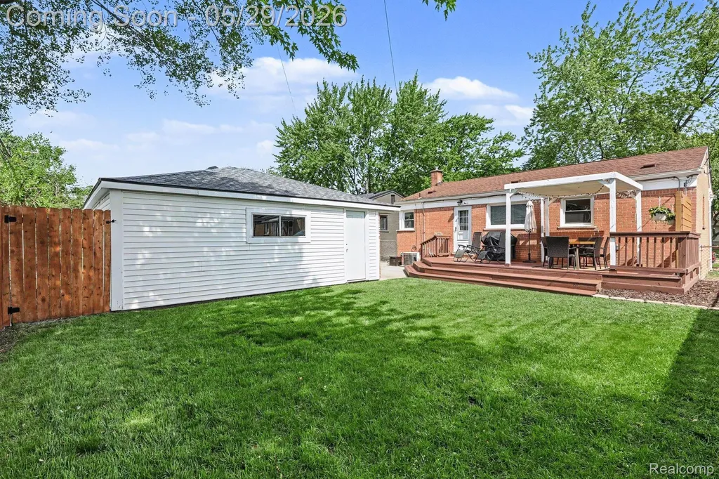 332 E Parker Avenue Madison Heights City MI 48071