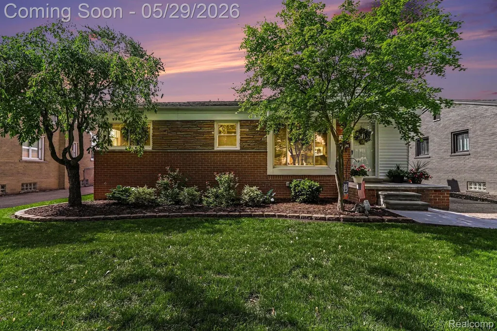 332 E Parker Avenue Madison Heights City MI 48071
