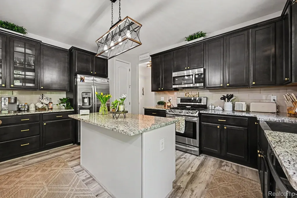 28614 Cottage Lane Lyon Charter Township MI 48165