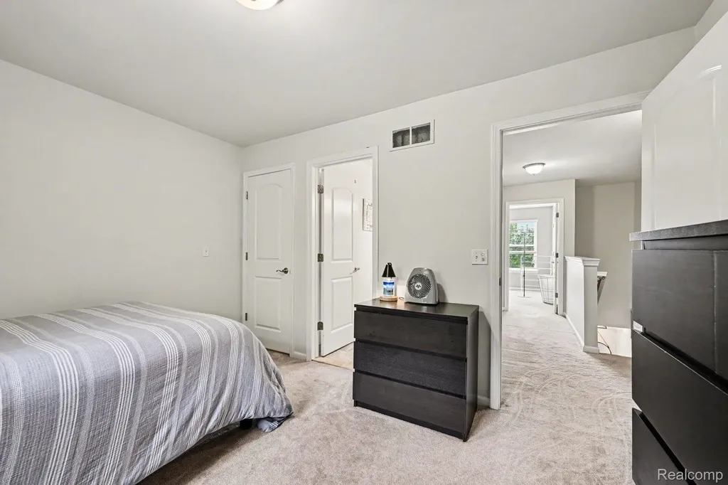 28614 Cottage Lane Lyon Charter Township MI 48165