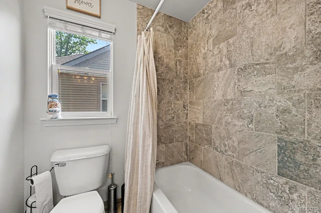 28614 Cottage Lane Lyon Charter Township MI 48165