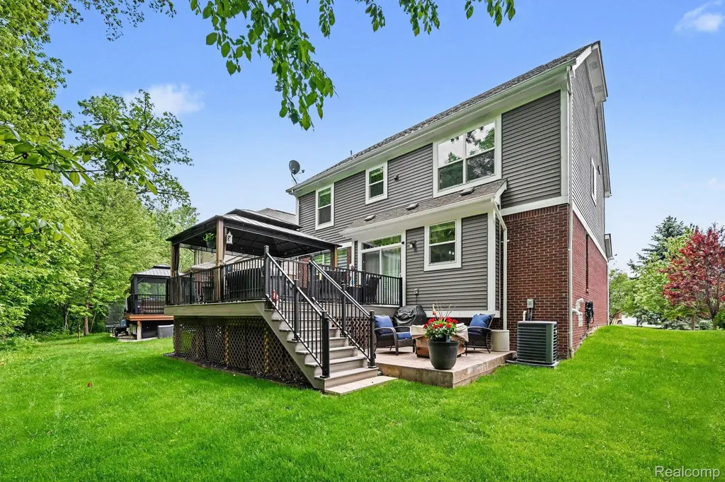 28614 Cottage Lane Lyon Charter Township MI 48165