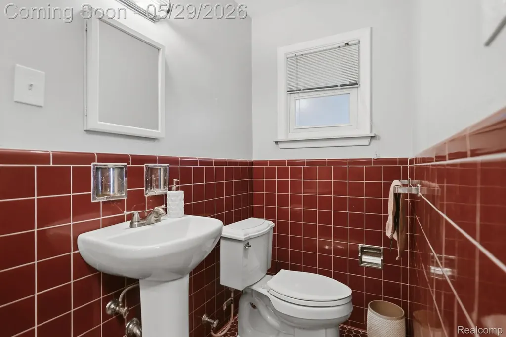 18405 Westland Avenue Southfield City MI 48075