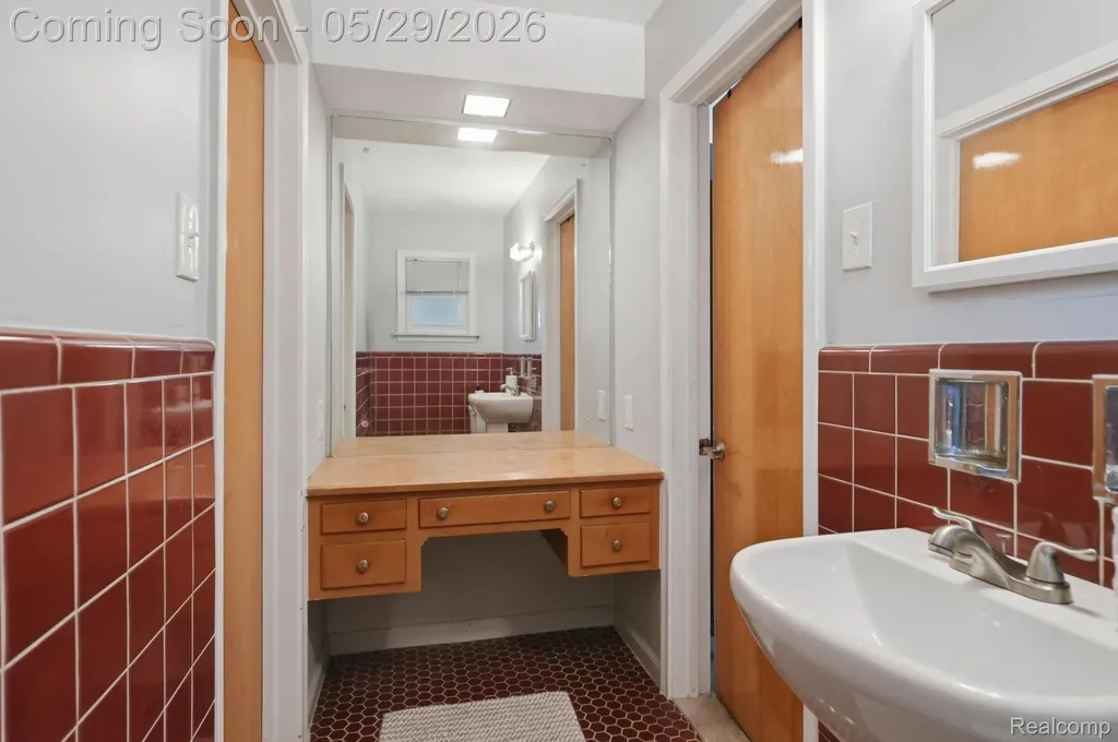 18405 Westland Avenue Southfield City MI 48075