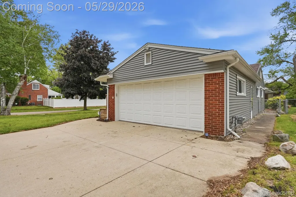 18405 Westland Avenue Southfield City MI 48075