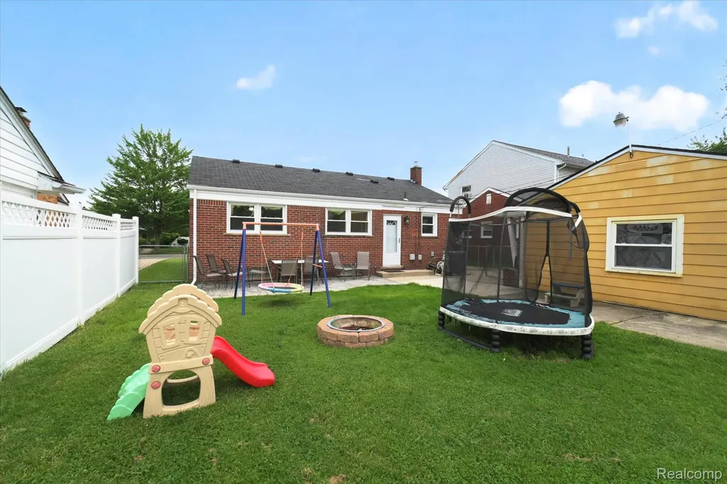 6601 Elizabeth Street Garden City City MI 48135