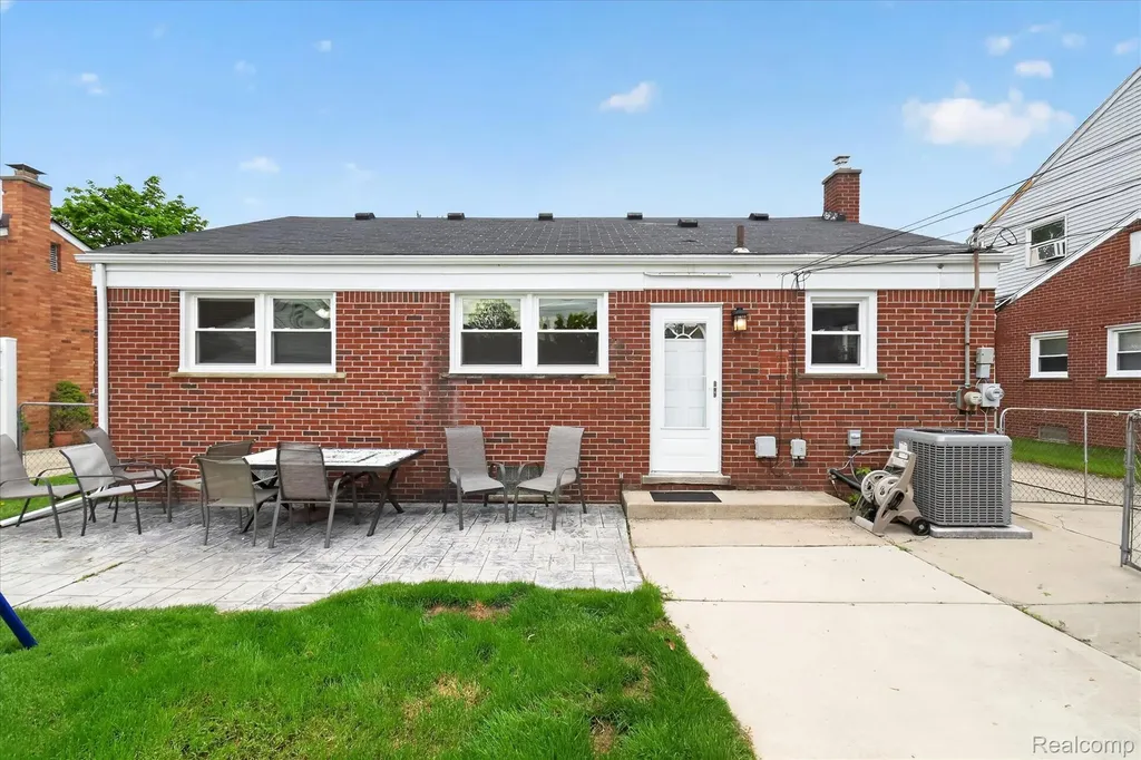 6601 Elizabeth Street Garden City City MI 48135