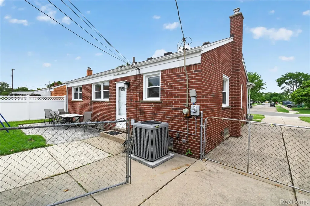 6601 Elizabeth Street Garden City City MI 48135
