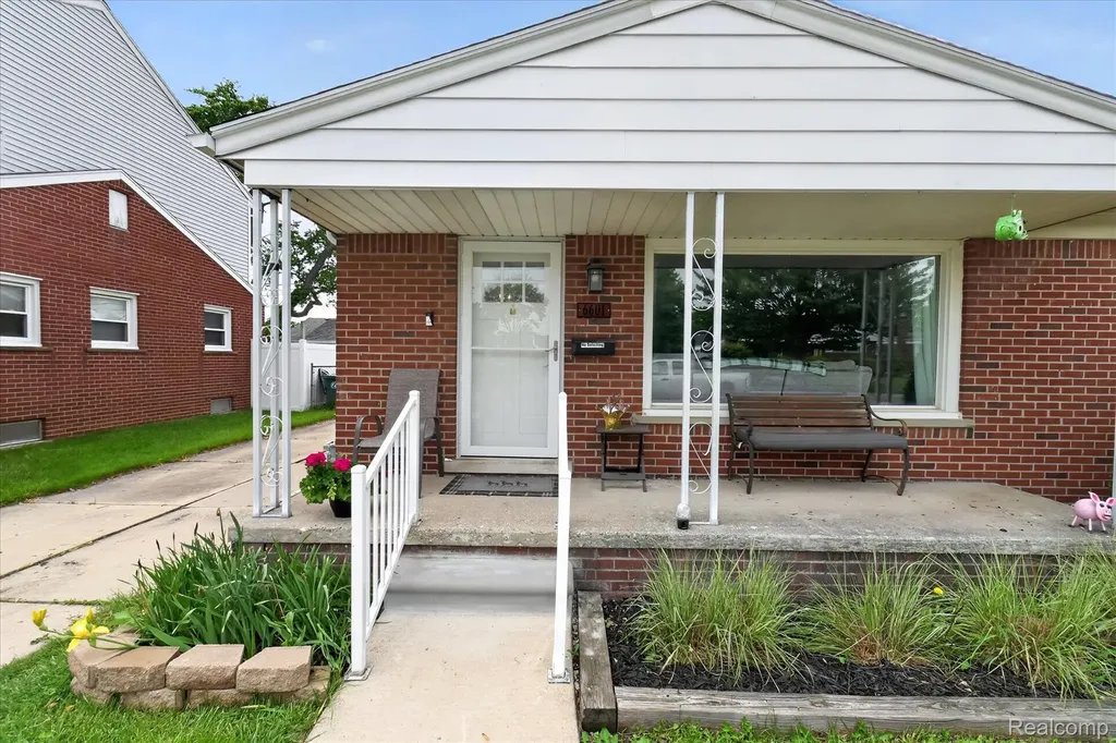 6601 Elizabeth Street Garden City City MI 48135