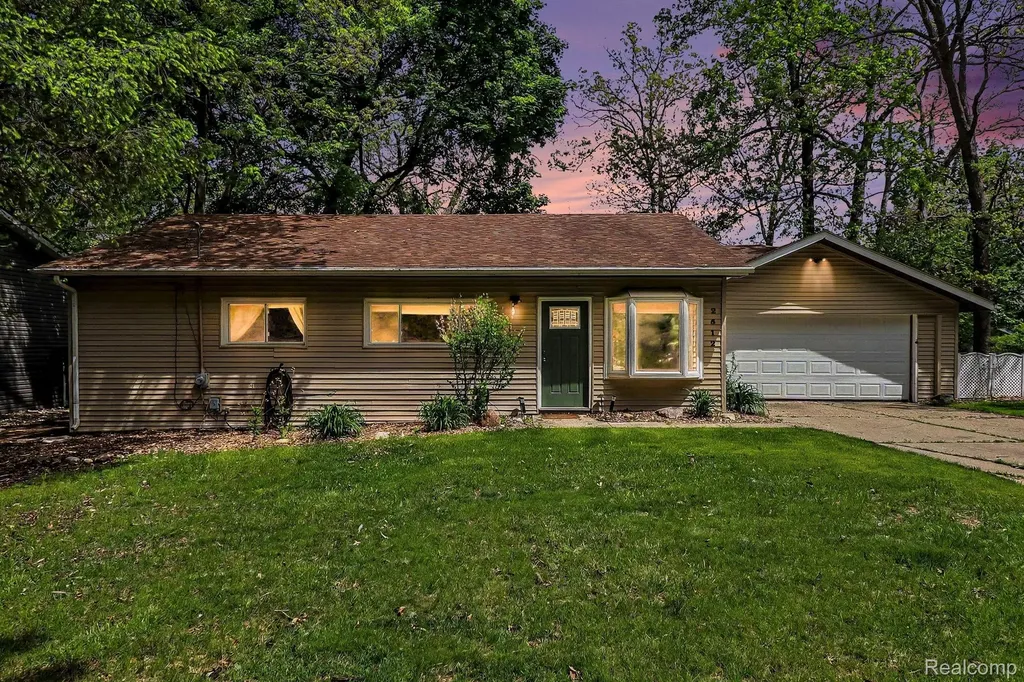 2512 Grandview Boulevard Waterford Charter Township MI 48329